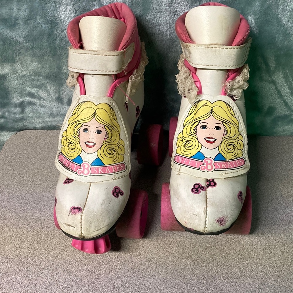 Vintage girls, Barbie skates, size 1